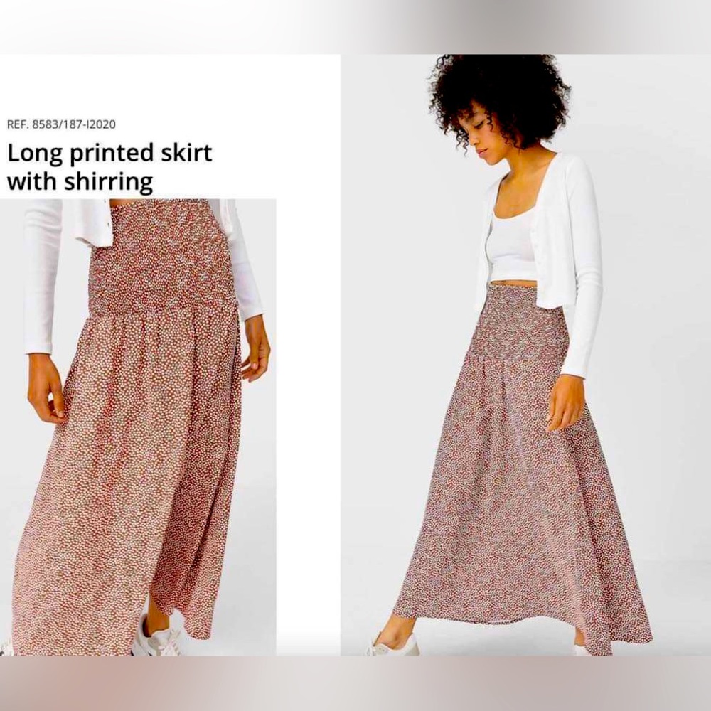 Stradivarius Long printed skirt with shirring
Size: XS